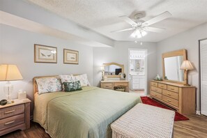 Condo, Multiple Beds, Hot Tub, Ocean View (Hibiscus H104) | 2 bedrooms, individually decorated, individually furnished, bed sheets