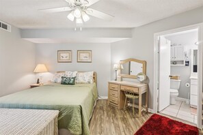 Appartamento, letti multipli, idromassaggio, vista oceano (Hibiscus H104) | 2 camere, con stile personalizzato, con arredamento individuale