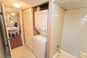 Bloc d'apartaments, diversos llits, banyera d'hidromassatge, vistes a l'oceà (Hibiscus B201) | Interior