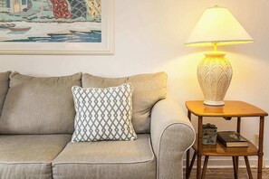 Apartment, Mehrere Betten, Whirlpool, Meerblick (Hibiscus H204) | Wohnbereich