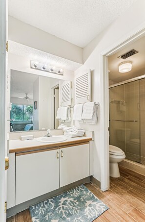 Apartment, Mehrere Betten, Whirlpool, Poolblick (OVC - O33) | Badezimmer