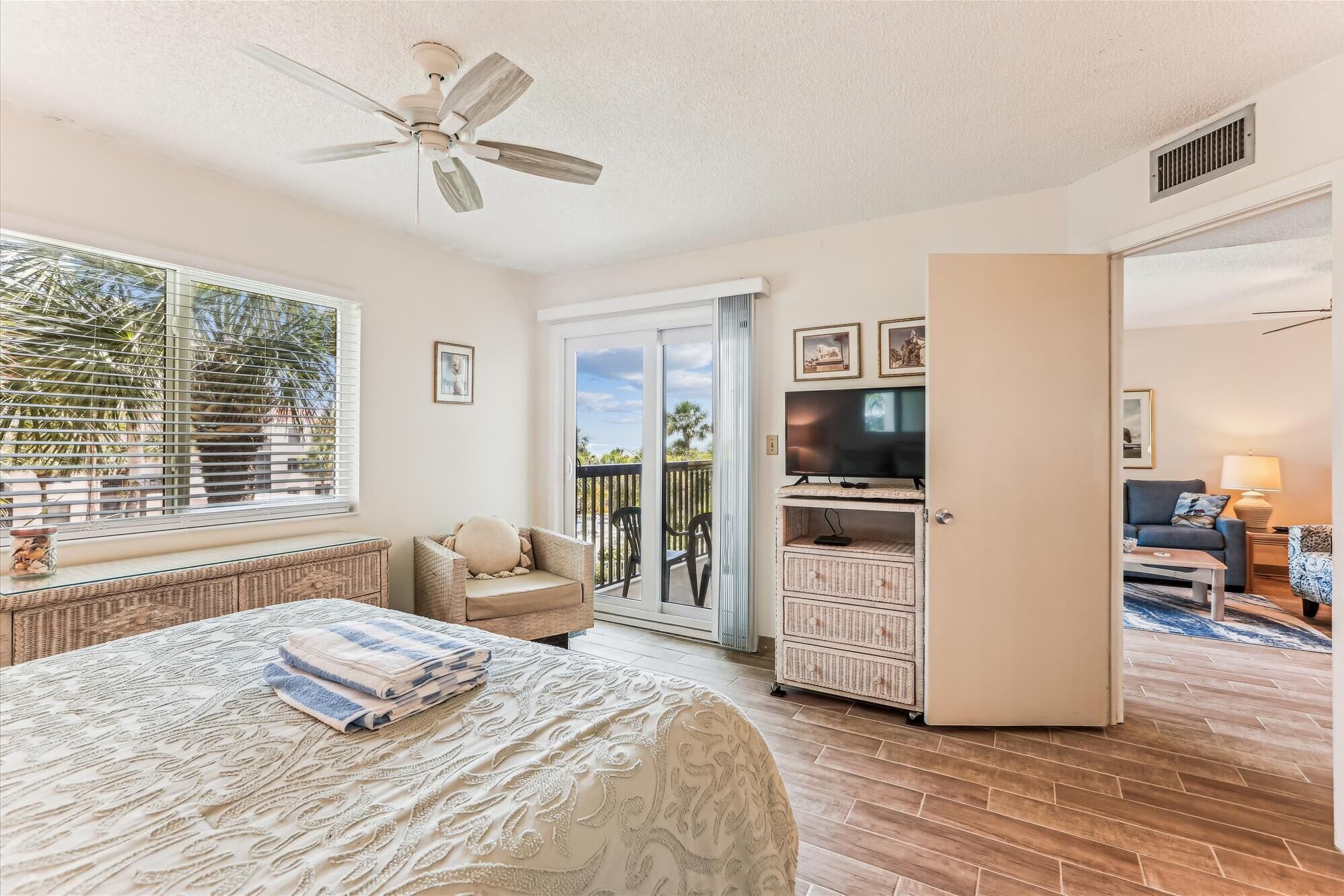 Condo, várias camas, banheira de imersão, vista para a piscina (OVC - O33) | 2 quartos, individualmente decorados, individualmente mobiliados