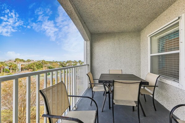 Condo, 2 Queen Beds, Hot Tub, Ocean View (Ocean Gate I304) | Outdoor dining