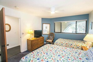 Apartamento, varias camas, bañera de hidromasaje, vistas al mar (Hibiscus C202) | 2 dormitorios y wifi gratis