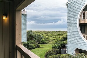 Appart'hôtel, plusieurs lits, bain à remous, vue océan (Hibiscus C202) | Enceinte de l’hébergement