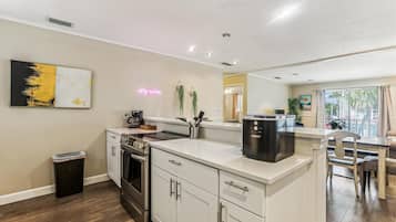 Apartment, Multiple Beds, Balcony, City View (Salt Run II A07) | Private kitchen