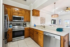 Townhome, Multiple Beds, Hot Tub, Pool View (Villas I 361) | Private kitchen | Fridge, microwave, oven, stovetop