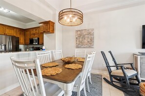 Casa de ciudad, varias camas, hidromasaje, vista a la alberca (Villas I 361) | Restaurantes
