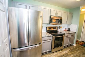 Condo, Multiple Beds, Hot Tub, Ocean View (Ocean Gate I301) | Private kitchen | Fridge, microwave, oven, stovetop