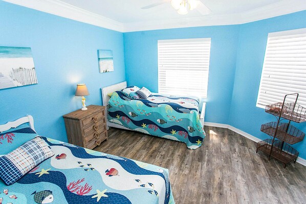 Condo, varias camas, hidromasaje, vista al océano (Ocean Gate I301) | 2 habitaciones y wifi gratis 