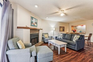 Condo, Multiple Beds, Hot Tub, Ocean View | Living area | TV, fireplace