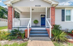 Exterior - Jacksonville Hideaway Modern + Pet-Friendly Unit 1 (Jacksonville)