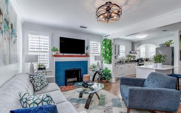 Smart TV - Jacksonville Hideaway Modern + Pet-Friendly Unit 1 (Jacksonville)