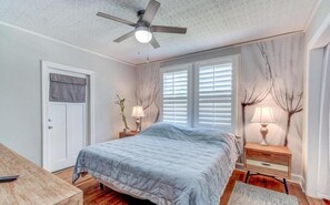 2 bedrooms, free WiFi, bed sheets - Jacksonville Hideaway Modern + Pet-Friendly Unit 1 (Jacksonville)
