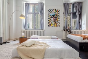 1 dormitorio, tabla de planchar con plancha, wifi y ropa de cama