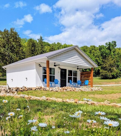 5 Charles Farms Cabin #1 - NEW CABIN - Wineries, Hiking, & Camp Cana