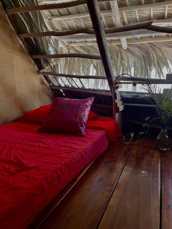 Economy Shared Dormitory | Laptop workspace, free WiFi, bed sheets