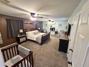 4 bedrooms, iron/ironing board, free WiFi, bed sheets
