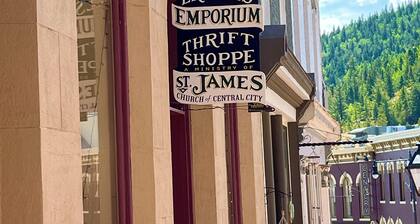 Welcome to Pembroke Cottage in Central City CO! 2 bed/1 bath
Parking for 2 cars