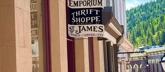 Welcome to Pembroke Cottage in Central City CO! 2 bed/1 bath
Parking for 2 cars