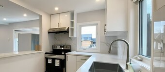 Lakehouse Peaceful Cottage Modern Retreat - Pet Friendly!