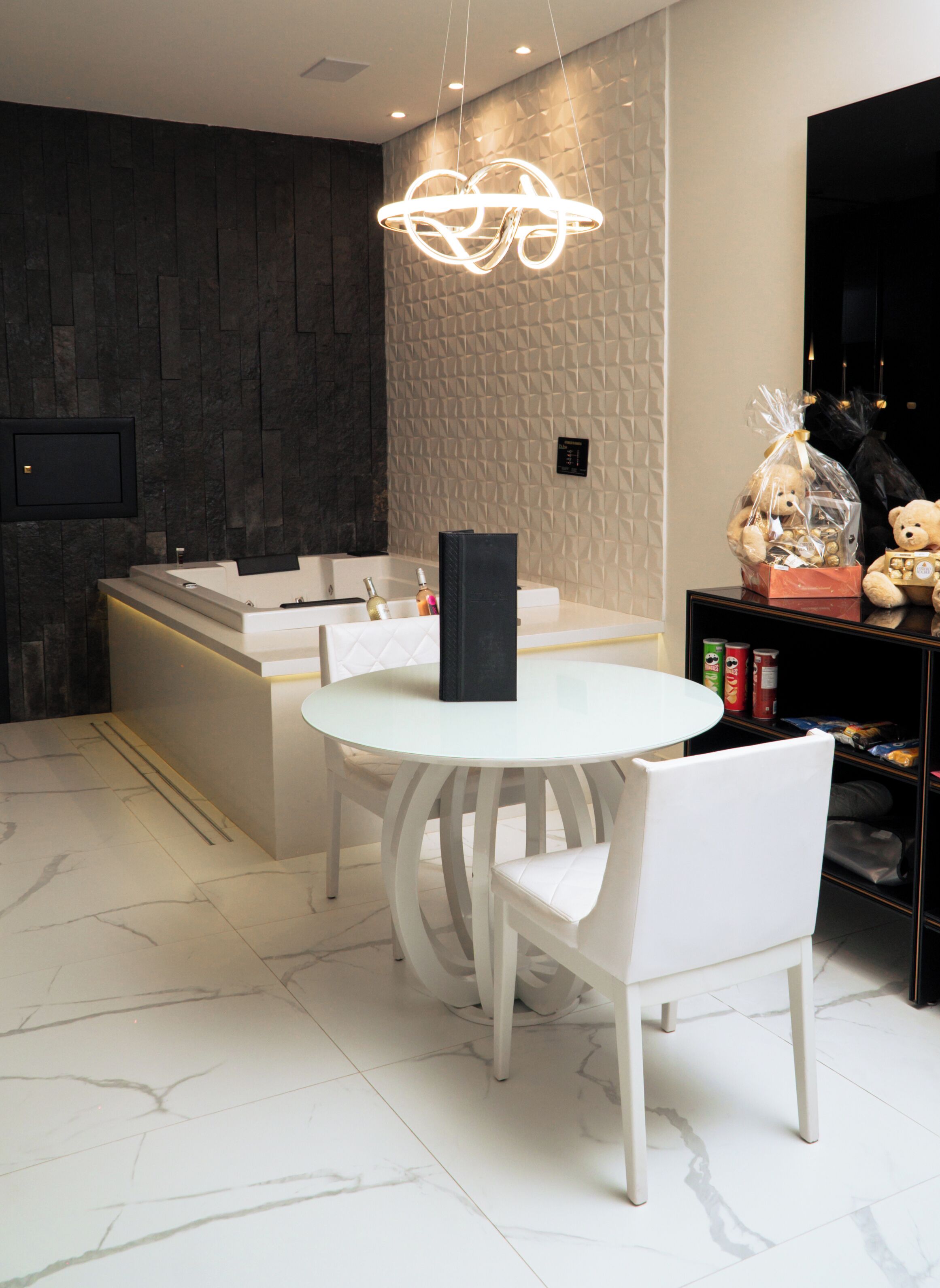 Deluxe Suite | Laptop workspace, iron/ironing board, free WiFi, bed sheets