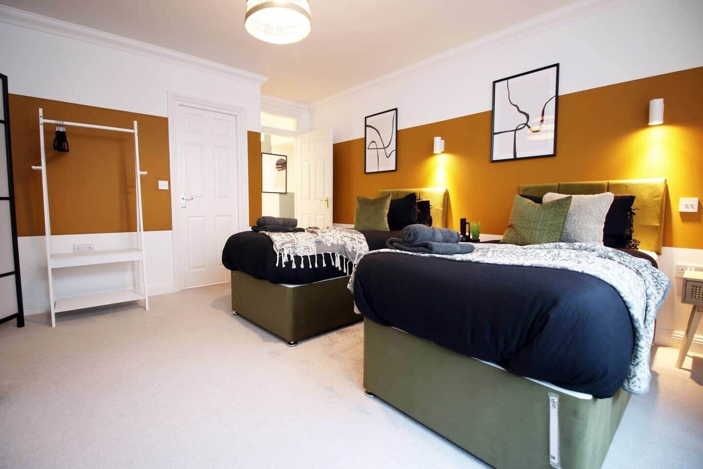 2 slaapkamers, een strijkplank/strijkijzer, wifi, beddengoed