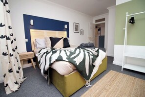 2 chambres, fer et planche à repasser, Wi-Fi, draps fournis