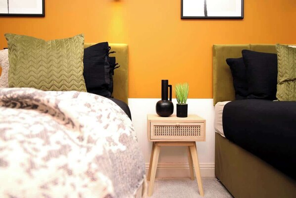 2 habitaciones, tabla de planchar con plancha, wifi y ropa de cama 