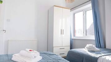 2 bedrooms, iron/ironing board, WiFi, bed sheets