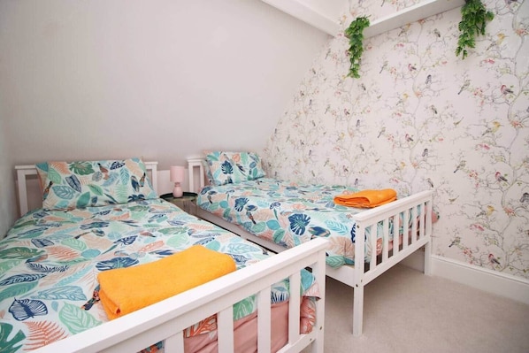 2 bedrooms, iron/ironing board, WiFi, bed sheets