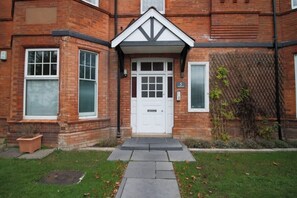 Exterior detail - Boho Flat, Sleeps 8, Near Beach Ideal For Groups (Bournemouth)