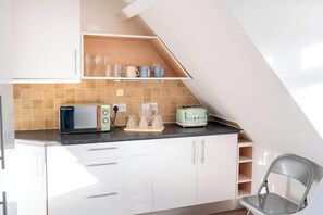 Interior - Boho Flat, Sleeps 8, Near Beach Ideal For Groups (Bournemouth)