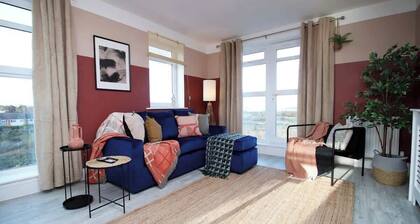 Stylish modern retreat overlooking Poole Quay