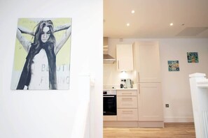 Refrigerador, microondas, horno, placa de cocina