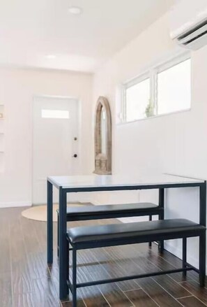 Dining - Siesta Key Hot Tub Cottage, Sleeps 6. Kid Friendly (Sarasota)