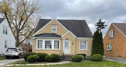 Spacious 4-Bedroom Home Near Buffalo Airport & Downtown 2 Full Baths