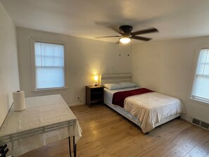 4 bedrooms, iron/ironing board, WiFi, wheelchair access