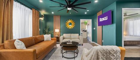 4 chambres, bureau, fer et planche à repasser, lit parapluie