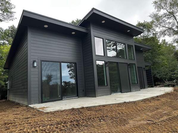 Exterior - The Ledge on Lookout! 2 Bedroom brow cabin with private hot tub and a view! (Fort Payne)