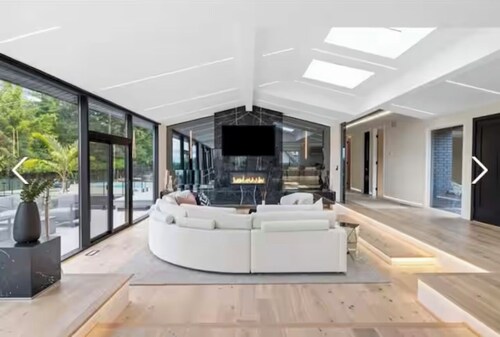 Modern Luxury Private Oasis on the Escarpment in Burlington. Mins from the Lake!