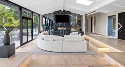 Modern Luxury Private Oasis on the Escarpment in Burlington. Mins from the Lake!