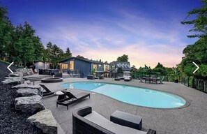 Alberca al aire libre y alberca climatizada