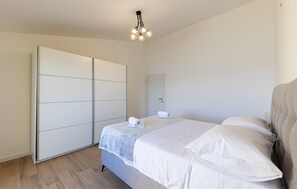 4 bedrooms, free WiFi - 4 bedroom gorgeous apartment in Dugi Rat (Dugi Rat)