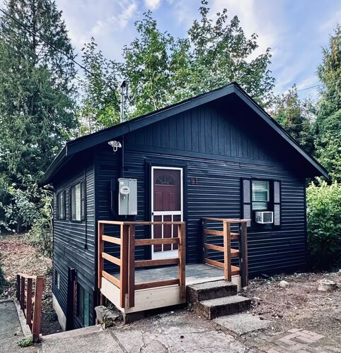 Juanita Bay Cottages B1