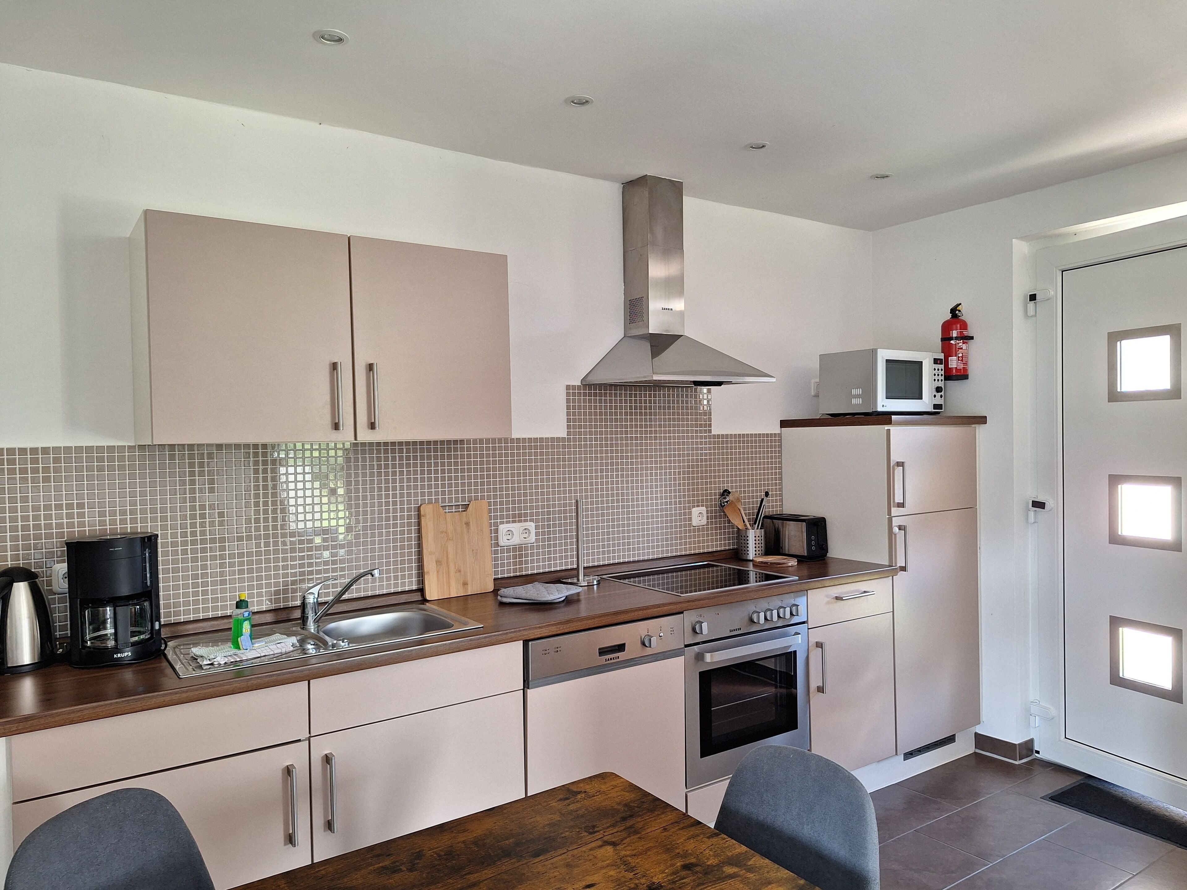 Micro-ondes, plaque de cuisson, lave-vaisselle