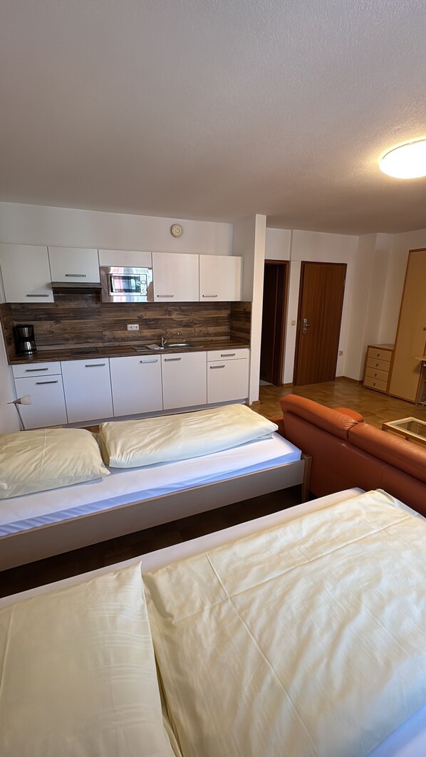 Comfort Apartment, City View | Living area