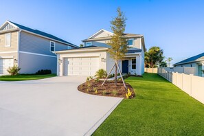 Exterior - King Bedroom: Hot Tub, Grill, Netflix+Chill (Sarasota)