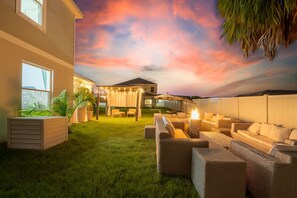 Terrace/patio - King Bedroom: Hot Tub, Grill, Netflix+Chill (Sarasota)