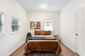 5 bedrooms, iron/ironing board, free WiFi, bed sheets - NOLA Chic 5BR Retreat w/ Hot Tub in the City (New Orleans)